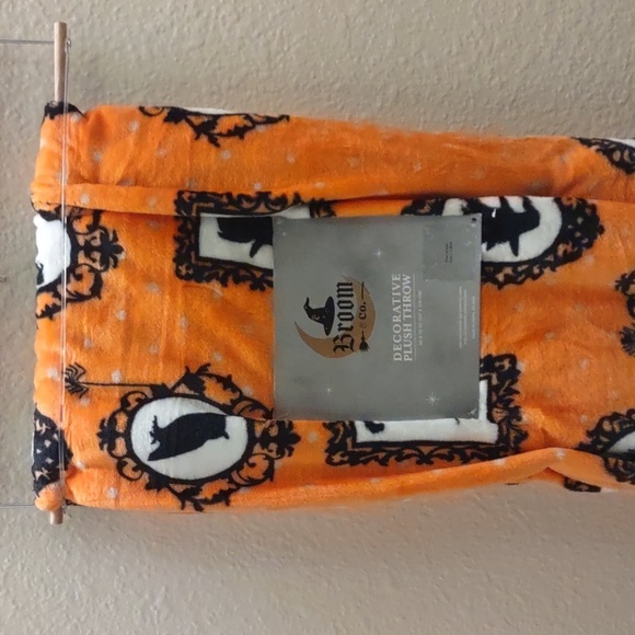 HALLOWEEN Silhouette Decorative Plush Throw - Picture 2 of 5